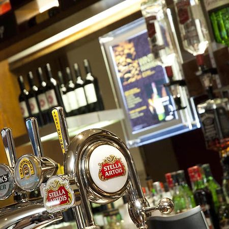 Premier Inn Camberley Bagian luar foto