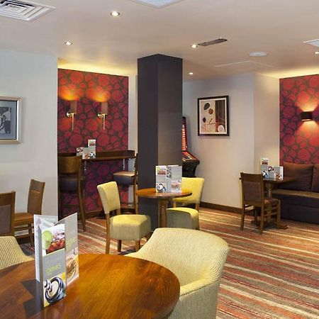 Premier Inn Camberley Bagian luar foto