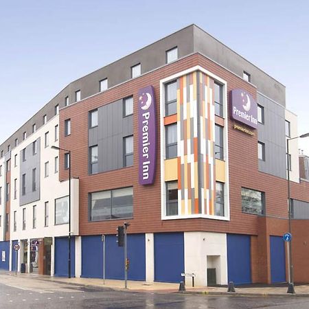 Premier Inn Camberley Bagian luar foto