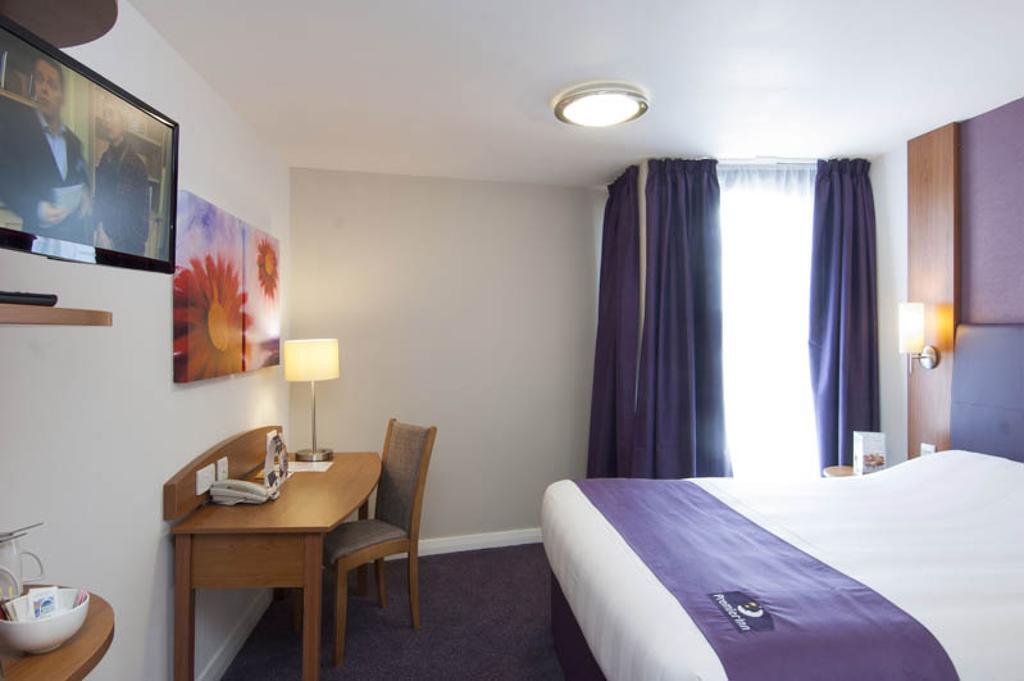 Premier Inn Camberley Ruang foto
