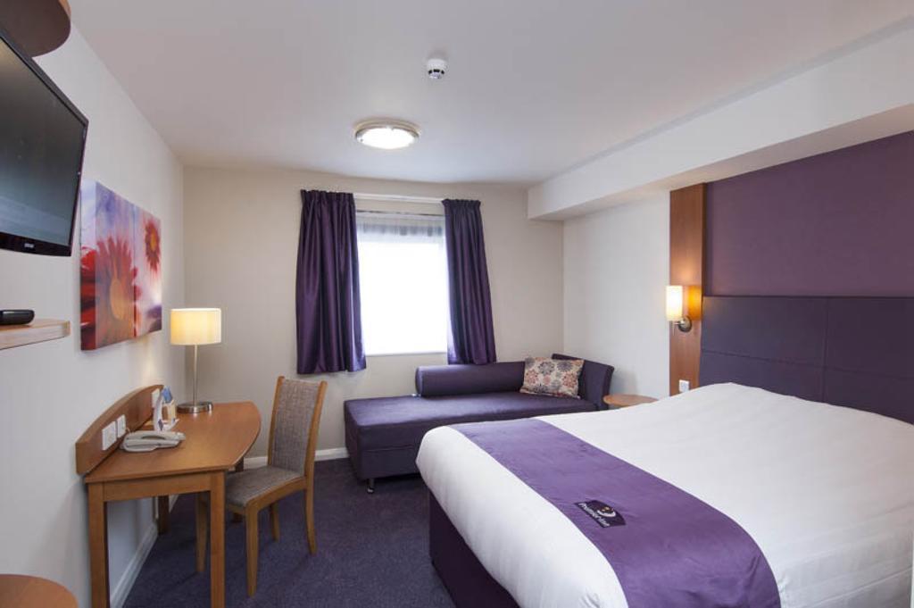 Premier Inn Camberley Ruang foto