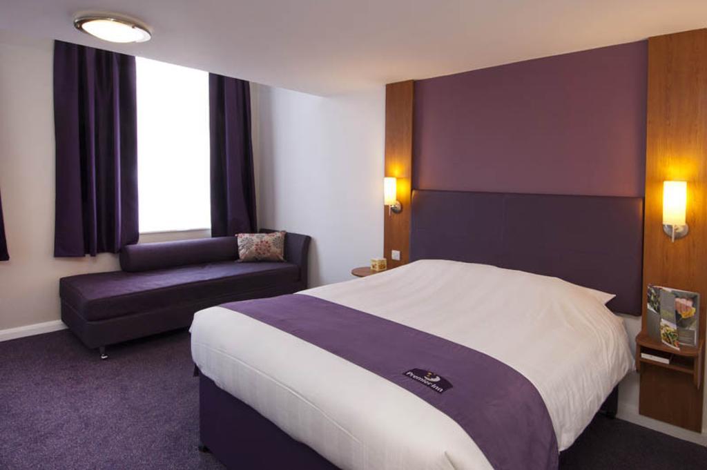 Premier Inn Camberley Ruang foto