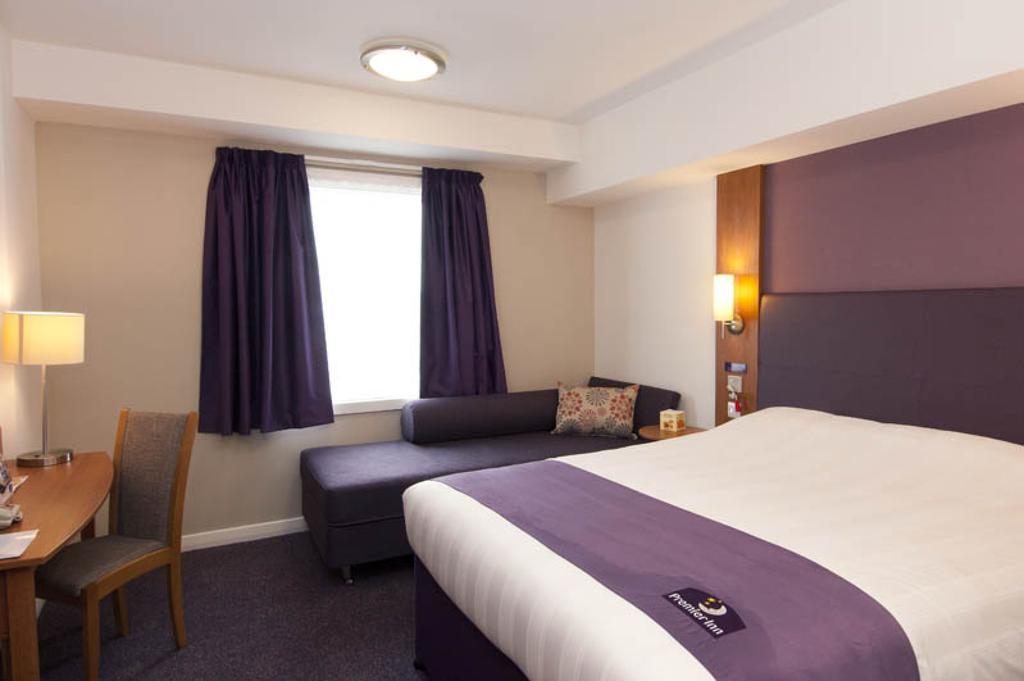 Premier Inn Camberley Ruang foto