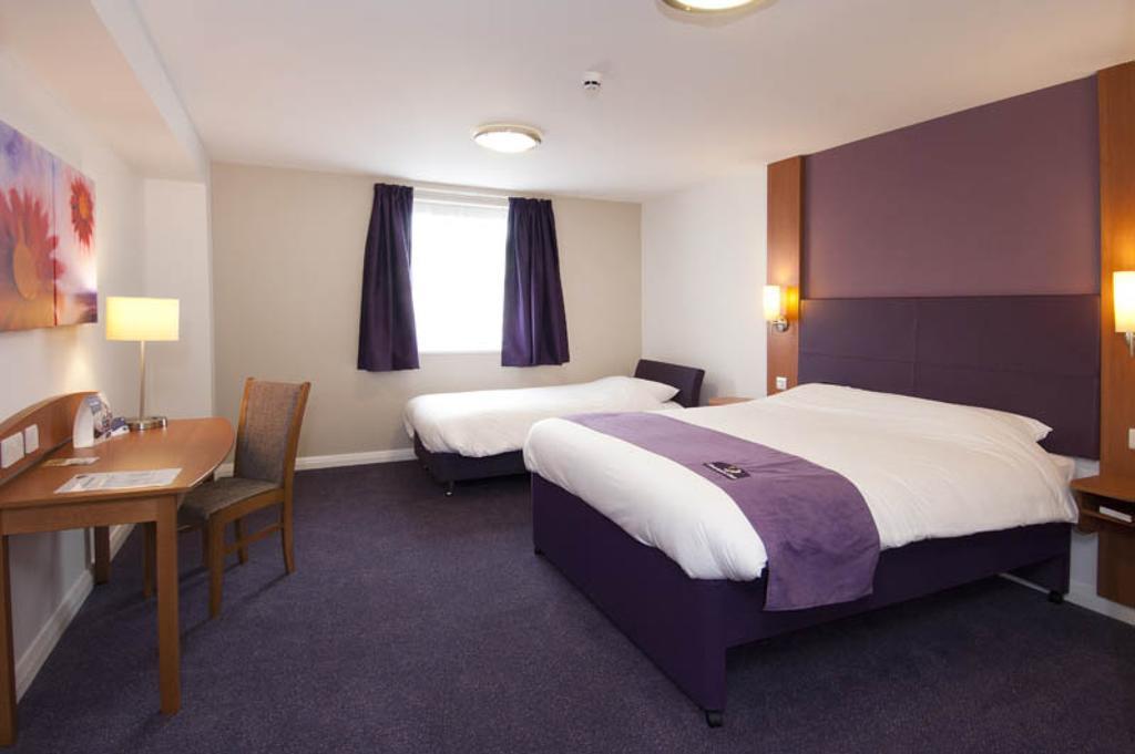 Premier Inn Camberley Ruang foto
