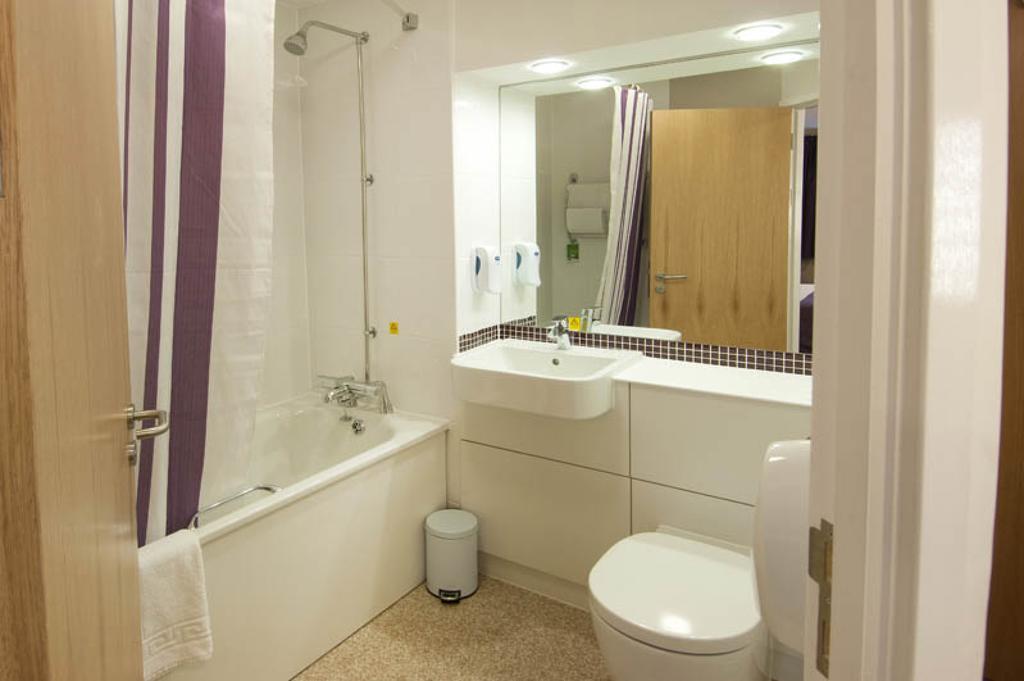 Premier Inn Camberley Ruang foto