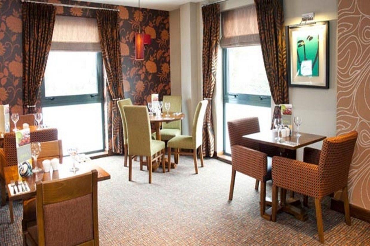 Premier Inn Camberley Bagian luar foto