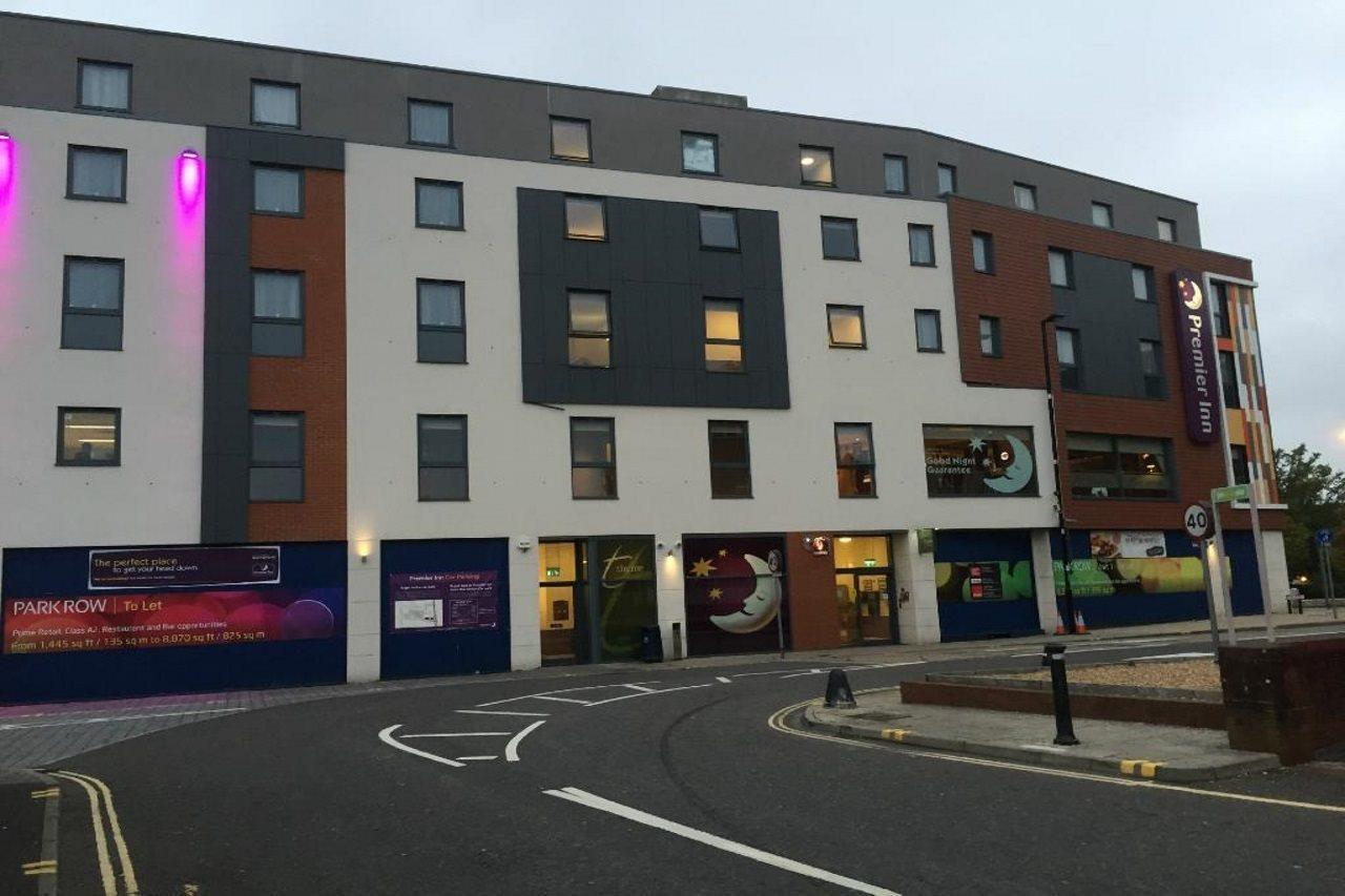 Premier Inn Camberley Bagian luar foto