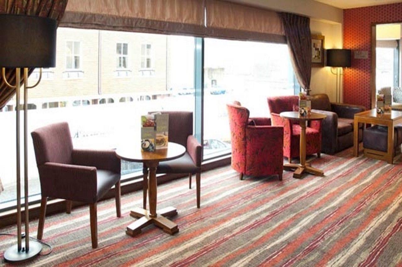 Premier Inn Camberley Bagian luar foto