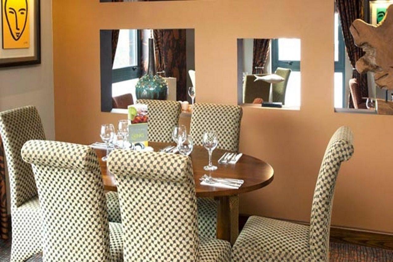 Premier Inn Camberley Bagian luar foto