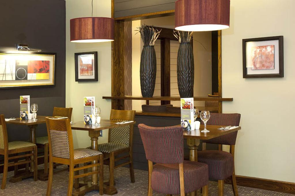Premier Inn Camberley Bagian luar foto