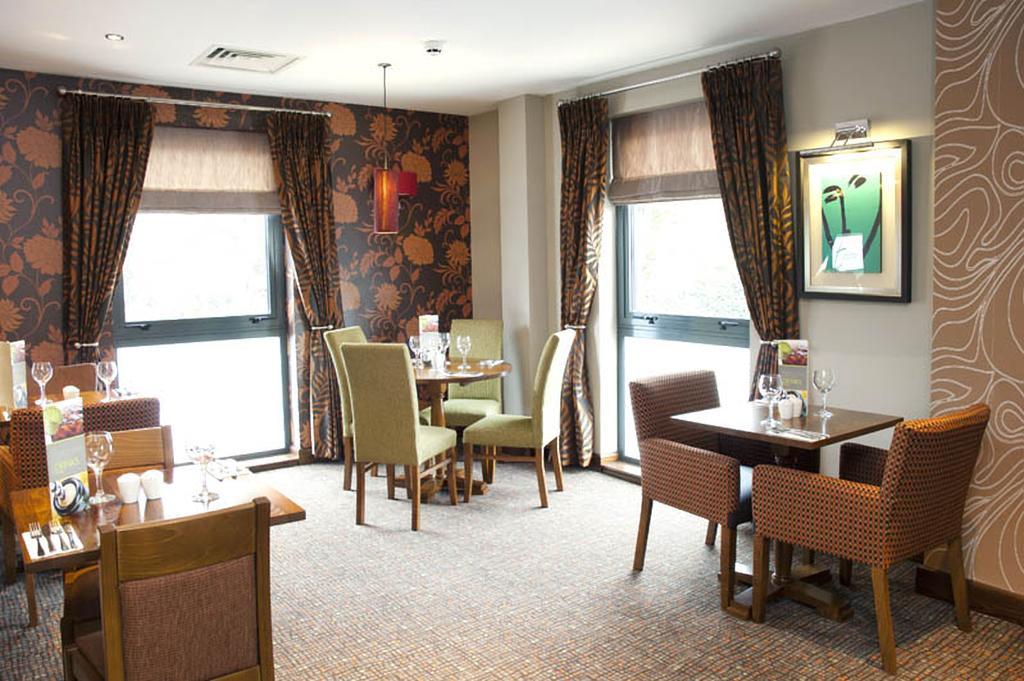 Premier Inn Camberley Bagian luar foto