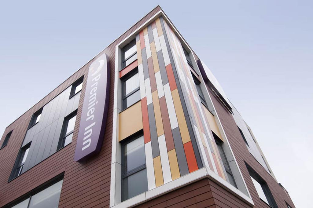 Premier Inn Camberley Bagian luar foto
