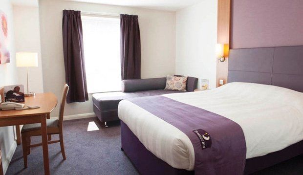 Premier Inn Camberley Bagian luar foto